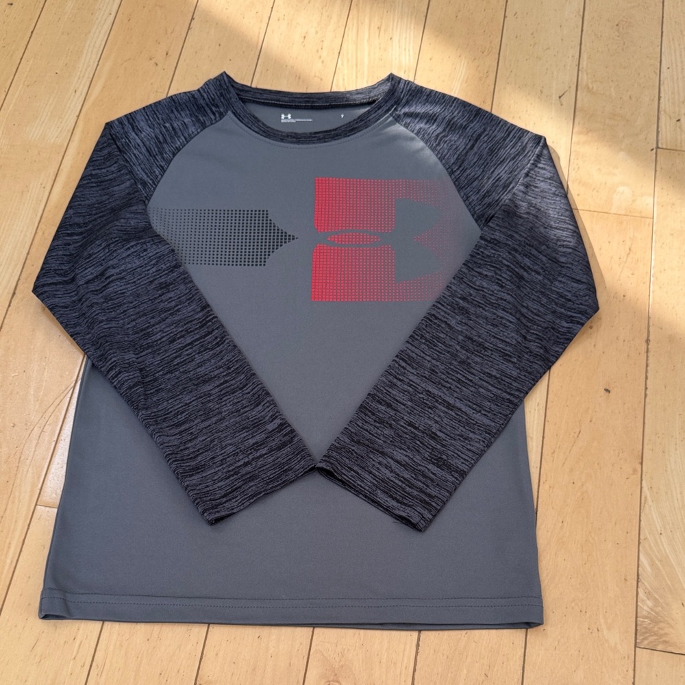 Kids Under Armour long sleeve shirt size 7